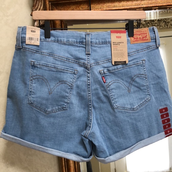 New Levis Women’s Mid-length shorts.  Size 14/W32. - Picture 2 of 16